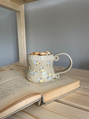 Design intitulée "ceramic mug "Lace"" par Iuliia Novikova, Œuvre d'art originale, Céramique