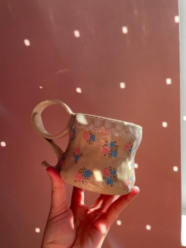 Design intitolato "ceramic mug “flower…" da Iuliia Novikova, Opera d'arte originale, Ceramica