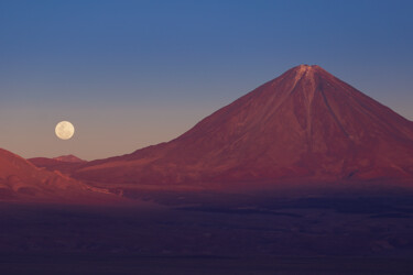 Фотография под названием "Свидание с Луной в…" - Iuliia Zalnova, Подлинное произведение искусства, Цифровая фотография