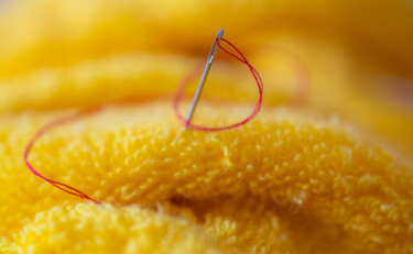 摄影 标题为“Sewing needle with…” 由Iurii Baklykov, 原创艺术品, 数码摄影