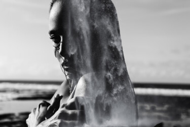 Фотография под названием "Falling in water" - Ivan Cheremisin, Подлинное произведение искусства, Цифровая фотография