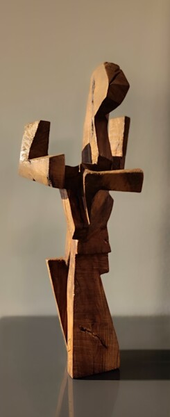 Skulptur mit dem Titel "UOMO CON CARICO" von Ivan Fabani, Original-Kunstwerk, Holz