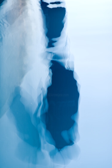 Photographie intitulée "Reflection of a yac…" par Ivan Ponomarevsky, Œuvre d'art originale, Photographie numérique