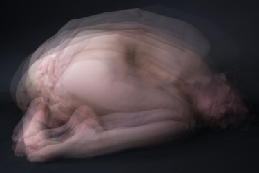 Photographie intitulée "Woman in the frame…" par Ivan Ponomarevsky, Œuvre d'art originale, Photographie numérique