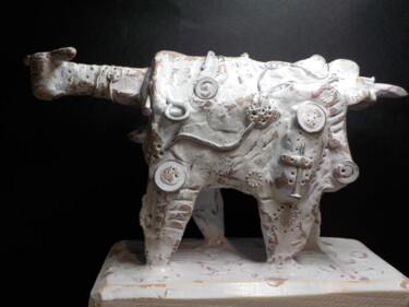 Escultura intitulada "Cow 2" por Ivan Zucconelli, Obras de arte originais, Argila do polímero
