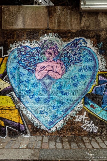 Рисунок под названием "heart angel" - Iza Zaro, Подлинное произведение искусства
