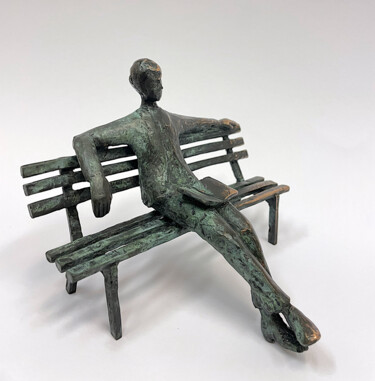 Skulptur mit dem Titel "Reader no.II/VIII" von Jacek Cholewa, Original-Kunstwerk, Bronze