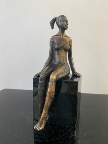 Escultura titulada "Girl, no II/IV" por Jacek Cholewa, Obra de arte original, Bronce