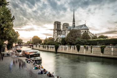 Photographie intitulée "Notre Dame de Paris…" par Jacinthe Nguyen / Studio J.A.E, Œuvre d'art originale, Photographie numéri…
