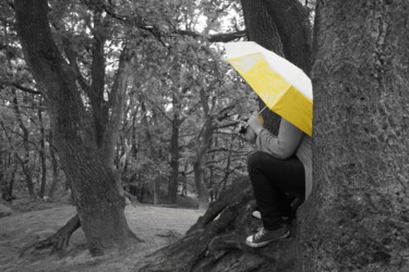 Photography titled "the yellow umbrella" by Jacqueline Siebenbrock, Original Artwork