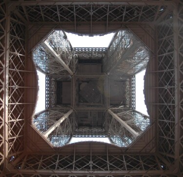 Fotografie mit dem Titel "Sous la tour" von Jacques Dolley, Original-Kunstwerk, Digitale Fotografie