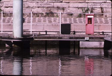 Photographie intitulée "Quai-ponton" par Jacques Jégo, Œuvre d'art originale