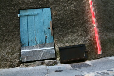 Photographie intitulée "La porte bleue - im…" par Jacques Jégo, Œuvre d'art originale