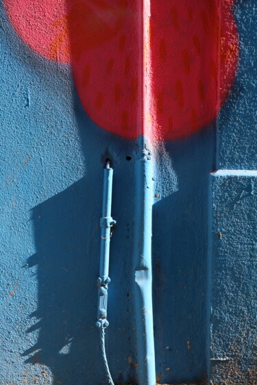 Photography titled "Street Art bleu-rou…" by Jacques Jégo, Original Artwork