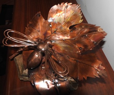 Sculpture titled "Butinerie d'abeille" by Jacques Tronquet, Original Artwork, Metals