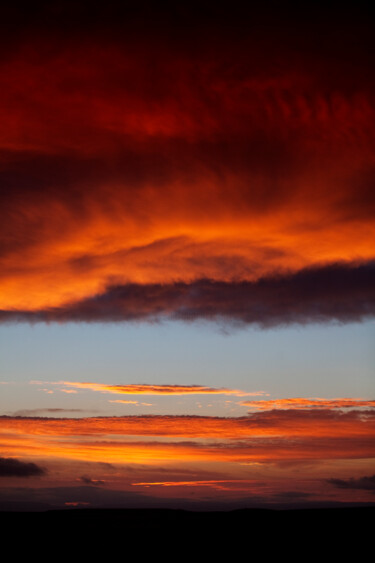 Photographie intitulée "Sky on Fire" par Jade Holing, Œuvre d'art originale, Photographie numérique