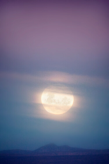 Fotografie mit dem Titel "Lunar Haze" von Jade Holing, Original-Kunstwerk, Digitale Fotografie