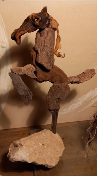 Скульптура под названием "CHEVAL CABRÉ" - Jaime Garcia, Подлинное произведение искусства, Дерево