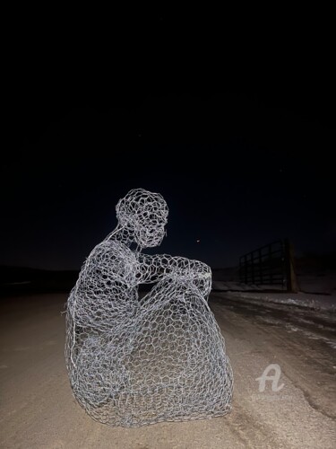 Skulptur mit dem Titel "Poet's Corpse" von Jake Sheykhet, Original-Kunstwerk, Edelstahl