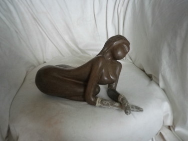 Sculpture intitulée "femme aux gants" par Jakeline Sereno, Œuvre d'art originale