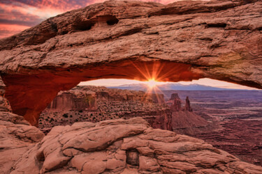Fotografie getiteld "Mesa Arch Sunrise" door James H Egbert, Origineel Kunstwerk, Digitale fotografie