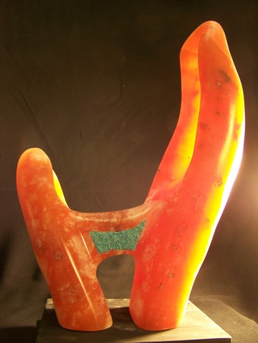 Скульптура под названием "Prana---Orange Alab…" - Jan And Jo Moore, Подлинное произведение искусства, Камень
