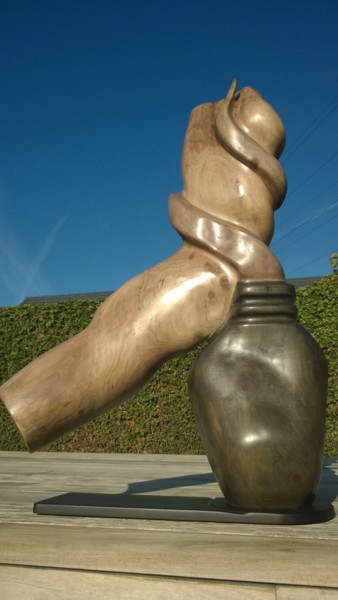 Escultura titulada "PERFUME" por Jan Van Braekel, Obra de arte original, Madera