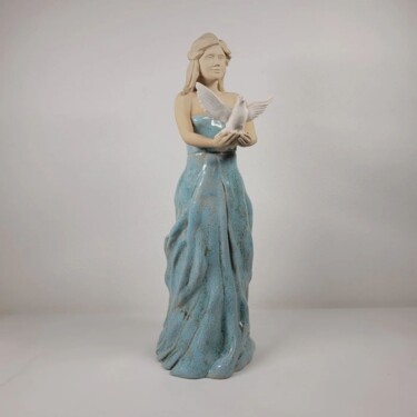 Sculpture intitulée "Woman with a dove" par Jana Urešová, Œuvre d'art originale, Argile