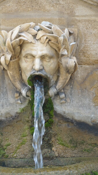 Photographie intitulée "Fontaine à Jouques/…" par Janie B., Œuvre d'art originale