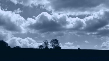 Photographie intitulée "Les gros nuages.…" par Janie B., Œuvre d'art originale