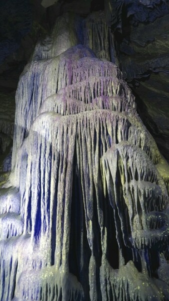 Photographie intitulée "Grottes de Remoucha…" par Janie B., Œuvre d'art originale, Photographie numérique
