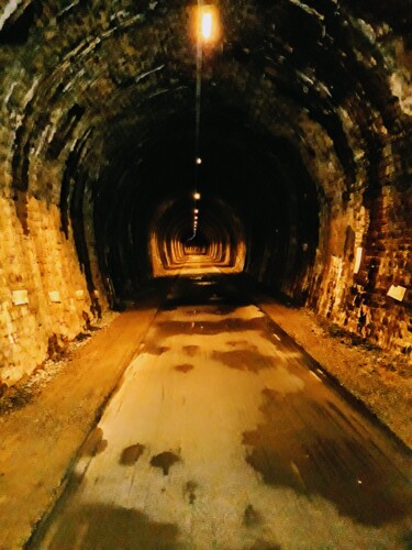 Fotografie getiteld "Le tunnel." door Janie B., Origineel Kunstwerk, Digitale fotografie