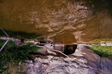 Photographie intitulée "Grotte sur l'Ourthe…" par Janie B., Œuvre d'art originale, Photographie numérique