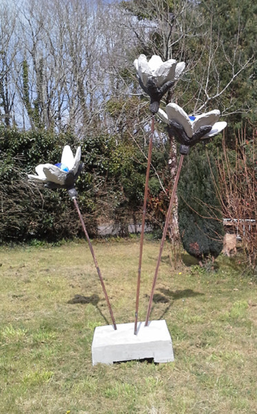 Sculpture intitulée "fleurs-bleues-2.jpg" par Janine Le Cann, Œuvre d'art originale