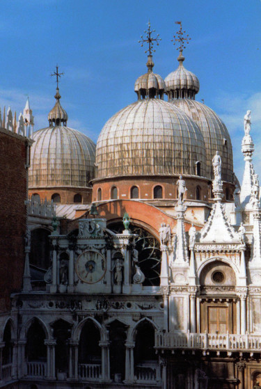 Fotografia intitolato "DOMES OF SAN MARCO…" da Janos Gardonyi, Opera d'arte originale