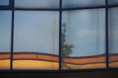 Photographie intitulée "fenêtre vorace" par Jarek Witkowski, Œuvre d'art originale