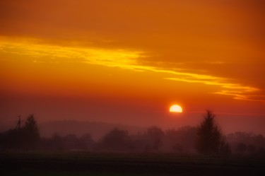 Fotografie getiteld "lever de soleil rou…" door Jarek Witkowski, Origineel Kunstwerk