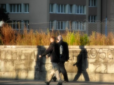 Photographie intitulée "les gars d'accord /…" par Jarek Witkowski, Œuvre d'art originale