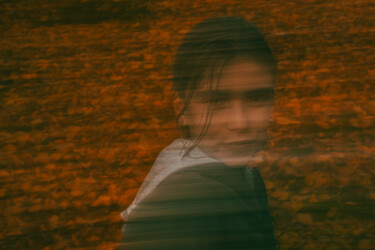 Photographie intitulée "Autumn girl" par Jarek Sieczkowski, Œuvre d'art originale, Photographie non manipulée