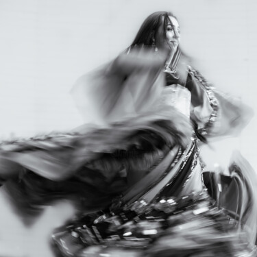 Fotografia intitolato "Dancing gypsy" da Jarek Sieczkowski, Opera d'arte originale, Fotografia non manipolata Montato su Alt…