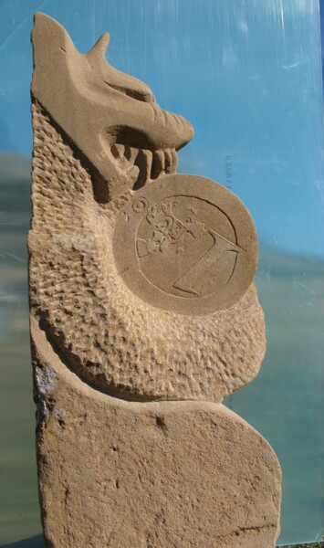 Sculpture titled "Perro capitalista" by Javier Martín, Original Artwork, Stone