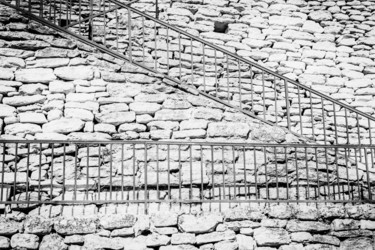 Photographie intitulée "Escalier métallique" par Jean-Christophe Mandelli, Œuvre d'art originale, Photographie argentique