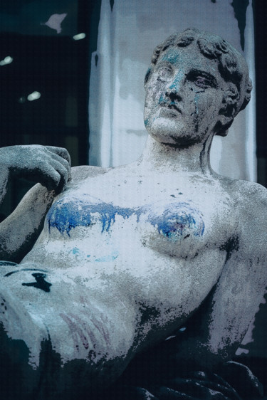 「Statue-taguée-Paris」というタイトルの写真撮影 Jean-Christophe Mandelliによって, オリジナルのアートワーク, デジタル