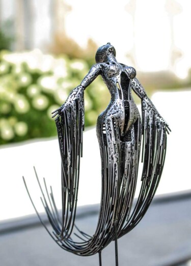 Skulptur mit dem Titel "Flying to thé moon" von Jean-Christophe Cronel (JC Cronel), Original-Kunstwerk, Draht