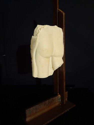 Скульптура под названием "Walking on the moon" - Jorge Couto, Подлинное произведение искусства, Камень