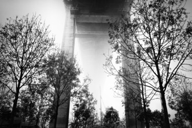 Photographie intitulée "bridge feet" par Jean-Baptiste Bucau, Œuvre d'art originale, Photographie numérique