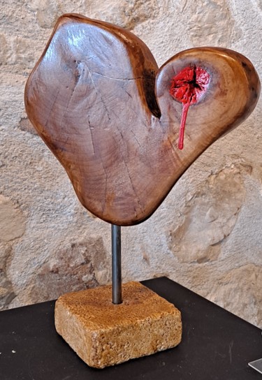 Sculpture titled "En plein coeur" by Jean-Bernard Zink, Original Artwork, Wood