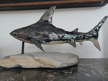 Scultura intitolato "Requin gris" da Jean-Charles Villert, Opera d'arte originale, Ceramica