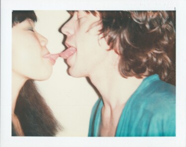 Polaroid Andy'ego Warhola przedstawiający Micka Jaggera i kobietę dotykającą języków może być Twój