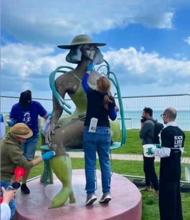 Vandals paint white a huge sculpture of a black woman